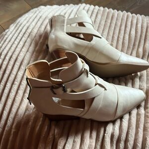 Brand New without box Yellowbox Bone Ankle boots